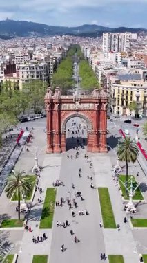 Barcelona Skyline Katalonya İspanya 'da. Doğa Parkı Sahnesi. Şehir merkezinde. Barselona Katalonya İspanya 'da. Kültür Mirası Skyline. Bahçe Sahnesi.