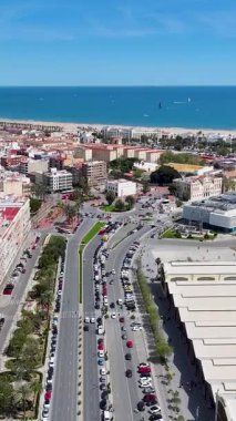 Valence Community İspanya 'daki Las Arenas Plajı. Çarpıcı şehir manzarası. Plaj manzarası. Highrise Binaları. Valence Community İspanya 'daki Las Arenas Plajı. Doğa Arkaplanı.