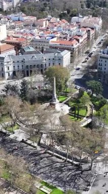 Madrid 'deki Madrid Borsası De Madrid İspanya' da. Kültür Mirası. Şehir merkezindeki şehir manzarası. Finans Bölgesi Skyline. Madrid Borsası İspanya 'da. Güzel Bahçe.