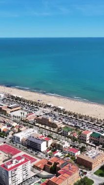 Valence Community İspanya 'daki Las Arenas Plajı. Çarpıcı şehir manzarası. Plaj manzarası. Highrise Binaları. Valence Community İspanya 'daki Las Arenas Plajı. Doğa Arkaplanı.