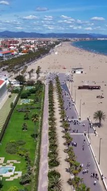 Valencia Valencia 'daki Las Arenas Plajı İspanya Topluluğu. Çarpıcı şehir manzarası. Plaj manzarası. Highrise Binaları. Valencia Valencia 'daki Las Arenas Plajı İspanya Topluluğu. Doğa Arkaplanı.