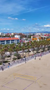Valencia 'da Valencia Skyline, Valenciana İspanya. Plaj manzarası. Liman Koyu Sahnesi. Şehir merkezinde. Valencia 'da Valencia Skyline, Valenciana İspanya. İnanılmaz Şehir Manzarası.