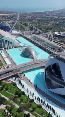Valence Community İspanya 'da Valencia Skyline' da. Fütürist Binalar. Şehir merkezindeki şehir manzarası. Valence Community İspanya 'da Valencia. Güzel Skyline. Sanat Müzesi..
