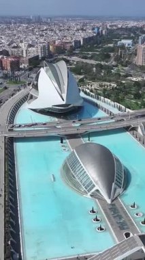 Valencia 'daki Bilim Müzesi Valenciana İspanya. Gelecekçi Şehir Manzarası. Bilim Müzesi. Valencia, Valenciana İspanya 'da. Turizm Tarihi Yer. Büyüleyici Skyline.