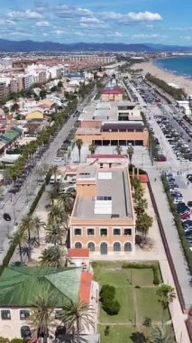 Valencia Valencia 'daki Las Arenas Plajı İspanya Topluluğu. Şehir Plajı. Bay Water Sahnesi. Şehir merkezinde. Valencia Valencia 'daki Las Arenas Plajı İspanya Topluluğu. Huzurlu Manzara.