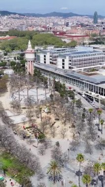 Barcelona Barcelona 'daki Barceloneta Parkı Katalonya Topluluğu İspanya. Eğlence Parkı Sahnesi. Şehir merkezindeki şehir manzarası. Barselona Katalonya Topluluğu İspanya. Ciutadella Skyline. Şehir Sahnesi.