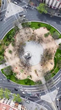 Barcelona 'daki Tetuan Meydanı, İspanya' nın Barselona Eyaleti. Meşhur döner kavşak. Şehir merkezindeki şehir manzarası. Top View Geçidi. Barcelona İspanya 'daki Tetuan Meydanı. Barselona Sokağı Sahnesi. İspanya Skyline.