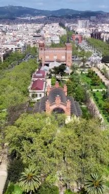 Barcelona Barselona 'daki Ciutadella Parkı, İspanya. Doğa Parkı Sahnesi. Şehir merkezinde. Kültür Mirası Skyline. Barselona İspanya 'daki Ciutadella Parkı. Bahçe Sahnesi. İspanya Skyline.