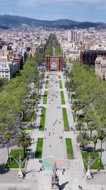 Barcelona Skyline Katalonya İspanya Topluluğu 'nda. Eğlence Parkı Sahnesi. Şehir merkezindeki şehir manzarası. Barselona Katalonya Topluluğu İspanya. Ciutadella Skyline. Şehir Sahnesi.