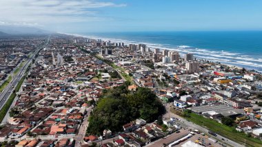 Sao Paulo Brezilya 'daki Itanhaem Manastırı. Plaj manzarası. Şehir merkezindeki deniz manzarası. Seyahat güzergahı. Sao Paulo Brezilya 'daki Itanhaem Manastırı. Turizm Skyline.
