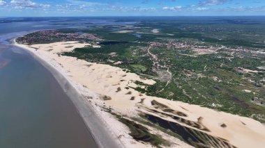 Tutoia Skyline, Tutoia, Brezilya 'da. Amerika 'nın Brezilya Deltası. Riverside City 'de. Maranhao 'daki Tutoia Skyline. Doğa manzarası. Adalar Ağı Su Yolları. Turizm Seyahati.
