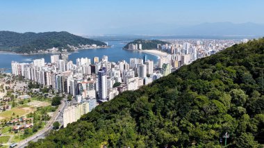 Sao Paulo Brezilya 'daki Sao Vicente' de Sao Vicente Skyline. Sahil Skyline. Şehir merkezindeki şehir manzarası. Yaz Gezisi. Sao Vicente Skyline Brezilya 'da. Şehir Sahili Sahnesi. Tropikal Deniz Burnu.