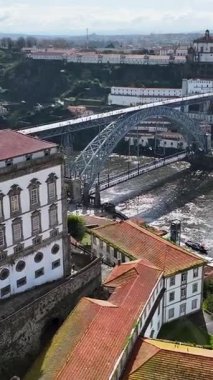 Porto Portekiz 'in Porto bölgesindeki Porto Skyline' da. Şehir merkezi manzarası. Kültür Mirası. Eski Şehir Manzarası. Portekiz 'de Porto Skyline. Portekiz Skyline 'ı. Seyahat Alanı.