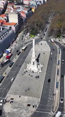 Portekiz 'in başkenti Lizbon' daki restoratörlerin anıtı. Lizbon şehir merkezi hava manzarası. Güzel Skyline Şehri. Portekiz 'deki Lizbon' daki restoratörlerin anıtı. Tarihi Bölge .