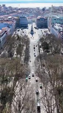 Lizbon, Portekiz 'deki Restoratörler Anıtı. Şehir merkezi hava manzarası. Avrupa şehri. Portekiz 'deki Lizbon' daki restoratörlerin anıtı. Metropolitan Bölgesi. Kentsel Skyline.