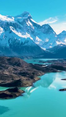 Punta Arenas Şili 'deki Torres Del Paine' in Patagonya manzarası. Karlı Dağlar. Buzul Manzarası. Punta Arenas Şili. Tropik seyahat. Punta Arenas Şili 'deki Torres Del Paine' de Patagonya manzarası.