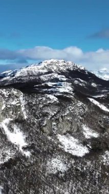 Tierra Del Fuego Arjantin 'deki Ushuaia' daki Beagle Kanalı. Karlı Dağlar. Buzul Manzarası. Tierra Del Fuego Arjantin. Kış Arkaplanı. Ushuaia 'daki Beagle Kanalı Tierra Del Fuego Arjantin.