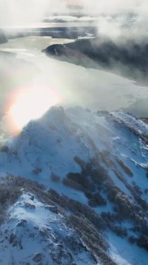 Ushuaia 'daki tek yol. Arjantin' in sonunda. Karlı Dağlar. Buzul Manzarası. Arjantin 'in sonu. Kış Yolculuğu. Ushuaia 'daki Tek Yol Dünya' nın Sonu Arjantin.