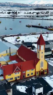 Ushuaia 'daki Karlı Şehir Fin Del Mundo Arjantin' de. Doğa manzarası. Geçmişe Seyahat. Fin Del Mundo Arjantin. Şehir merkezindeki şehir manzarası. Ushuaia 'daki Karlı Şehir Fin Del Mundo Arjantin.