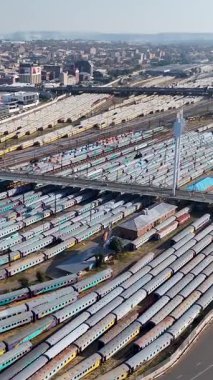 Güney Afrika 'daki Johannesburg' daki Mandela Köprüsü. Şehir merkezindeki şehir manzarası. İş Bölgesi Geçmişi. Güney Afrika 'da Johannesburg' da. High Rise Binaları. Şehir Simgesi.