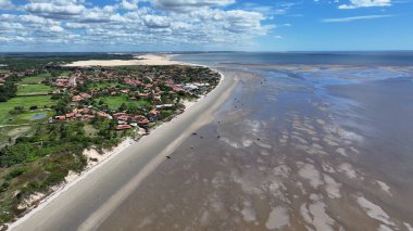 Tutoia Skyline, Tutoia, Brezilya 'da. Doğa Manzarası. Amerika 'nın Brezilya Deltası. Maranhao 'daki Tutoia Skyline. Riverside City 'de. Plaj manzarası. Tatil seyahatleri. Brezilya Kuzeydoğu.