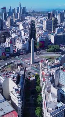 Buenos Aires Arjantin 'de Buenos Aires Skyline. Şehir merkezi manzarası. Çarpıcı şehir manzarası. Dikilitaş Anıtı. Buenos Aires Arjantin 'de Buenos Aires Skyline. Yüksek Binalar Manzarası.