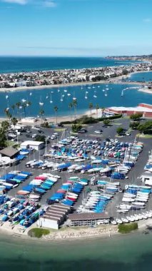 Kaliforniya, San Diego 'daki Mission Plajı. Coast City Peyzajı. Sahil Arkaplanı. San Diego Mission Plajı, Kaliforniya Birleşik Devletleri.