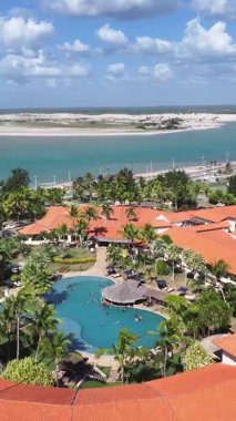 Ceara Brezilya 'daki Camocim köyünde. Sahil Skyline. Coreau Nehri Peyzajı. Yaz Gezisi. Ceara Brezilya 'daki Camocim köyünde. Tropikal Manzara.