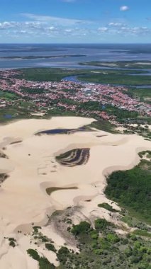 Tutoia Skyline, Tutoia, Brezilya 'da. Amerika 'nın Brezilya Deltası. Riverside City 'de. Maranhao 'daki Tutoia Skyline. Doğa manzarası. Adalar Ağı Su Yolları. Turizm Seyahati.