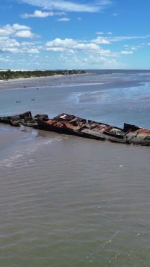 Tutoia Skyline, Tutoia, Brezilya 'da. Sahil Skyline. Doğa Düşük Dalga. Yaz Gezisi. Tutoia Skyline, Tutoia, Brezilya 'da. Gemi Enkazı Manzarası.