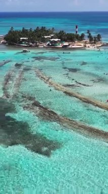 San Andres Providencia 'daki Rose Cay Santa Catalina Kolombiya' da. Plaj manzarası. Karayip Cenneti. San Andres Providencia 'da, Santa Catalina Kolombiya' da. Deniz Burnu Açık Hava. Doğa Turizmi.