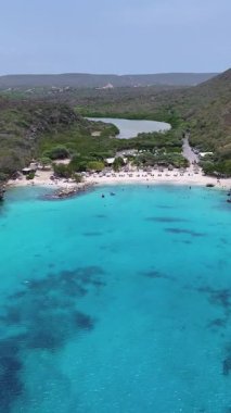 Hollanda, Willemstad 'daki Daaibooi Plajı Curacao. Plaj manzarası. Karayip Adası. Hollanda 'daki Willemstad Curacao. Deniz Burnu Açık Hava. Doğa Turizmi.
