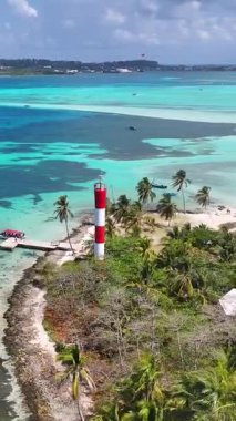San Andres Providencia 'daki Akvaryum Adası Santa Catalina Kolombiya. Kolombiya Karayip Sahili. Mavi Deniz Arkaplanı. San Andres Providencia 'da, Santa Catalina Kolombiya' da. Turizm Arazisi.