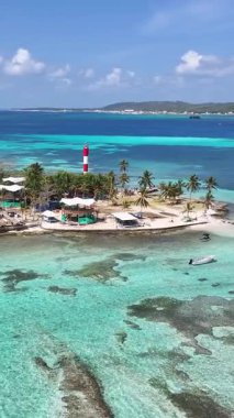 San Andres Skyline San Andres Providencia Y Santa Catalina Kolombiya 'da. Kolombiya Karayip Sahili. Mavi Deniz Arkaplanı. San Andres Providencia 'da, Santa Catalina Kolombiya' da. Turizm Arazisi.