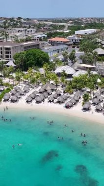 Hollanda 'daki Willemstad' da tatil köyü. Plaj manzarası. Karayip Adası. Hollanda 'daki Willemstad Curacao. Deniz Burnu Açık Hava. Doğa Turizmi.