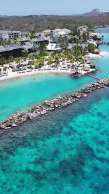 Hollanda 'daki Willemstad' daki Karayip Sahili Curacao. Plaj manzarası. Karayip Adası. Hollanda 'daki Willemstad Curacao. Deniz Burnu Açık Hava. Doğa Turizmi.