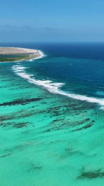 Hollanda 'nın Bonaire Antilleri' ndeki Kralendijk 'te Sorobon Plajı. Plaj manzarası. Karayip Adası. Bonaire Hollanda Antilleri 'nde Kralendijk. Deniz Burnu Açık Hava. Doğa Turizmi.