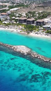 Hollanda, Willemstad 'daki Mambo Plajı Curacao. Idyllic Plajı. Doğa manzarası. Hollanda 'daki Willemstad Curacao. Turizm arka planı. Ada Deniz Burnu.