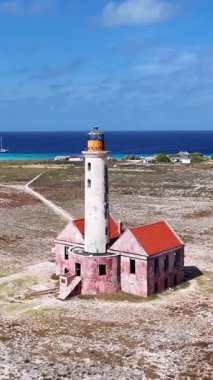 Klein Curacao Hollanda 'daki Willemstad' da. Ada Sahili. Mavi Deniz Manzarası. Hollanda 'daki Willemstad Curacao. Turizm arka planı. Doğa Deniz Burnu.
