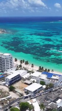 San Andres 'teki Spratt Bight Plajı Providencia, Santa Catalina Kolombiya. Plaj manzarası. Karayip Adası. San Andres Providencia 'da, Santa Catalina Kolombiya' da. Deniz Burnu Açık Hava. Doğa Turizmi.