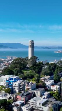 Kaliforniya, San Francisco 'daki Coit Kulesi. Highrise İnşaat Mimarisi. Turizm Seyahati. Coit Kulesi San Francisco 'da Kaliforniya' da.