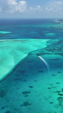 San Andres Providencia 'daki Sualtı Kumulu Santa Catalina Kolombiya. Kolombiya Karayip Sahili. Mavi Deniz Arkaplanı. San Andres Providencia 'da, Santa Catalina Kolombiya' da. Turizm Arazisi.