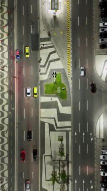 Rio de Janeiro Skyline Rio de Janeiro Brezilya 'daki Copacabana Plajı' nda. Karanlık Gece Hayatı Skyline. Turizm Manzarası. Rio de Janeiro Brezilya 'daki Copacabana Plajı. Dark Evening Skyline. Koyu Skyline.