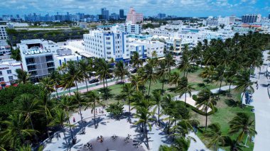 Miami Beach Skyline, Amerika Birleşik Devletleri. Büyüleyici Tropikal Sahne Sahnesi Yukarıdan Görünüyor. Sahil Bulutları Yaz mevsimi. Sahil Panorama. Miami Plajı Florida.