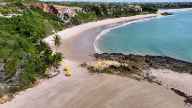 Conde Paraiba Brezilya 'daki Tabatinga Plajı. Büyüleyici Tropikal Sahne Sahnesi Yukarıdan Görünüyor. Horizon Sahili Denizi kıyısında. Açık Sahil Panoramik. Conde Paraiba.