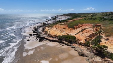 Paraipaba Ceara Brezilya 'daki Lagoinha Plajı. Kristal berrak sularla sersemletici sahilin havadan görünüşü. Cennet Skyline Idyllic göz kamaştırıcı. Paradise Rıhtım Sahili. Paraipaba Ceara.