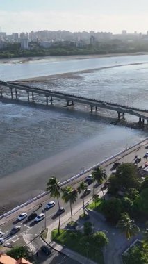 Jose Sarney Köprüsü 'nde gün batımı Maranhao Brezilya' da Sao Luis 'de. Anil Nehri Sahnesi. Jose Sarney Köprüsü. Jose Sarney Köprüsü, Sao Luis, Maranhao Brezilya. Manzaralı Günbatımı. Turizm Seyahati. Brezilya Kuzeydoğu