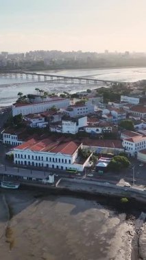 Sao Luis Skyline 'da gün batımı Maranhao Brezilya' da Sao Luis 'de. Hükümet binaları. Güzel şehir manzarası. Sao Luis Skyline Maranhao Brezilya 'da Sao Luis' de. Günbatımı Gökyüzü. Turizm Seyahati. Brezilya Kuzeydoğu.