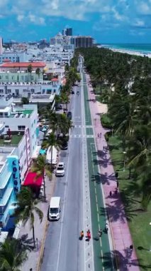 Miami Beach Florida 'da. Miami Beach Birleşik Devletleri. Florida Eyaletindeki Miami Beach sahil manzarası. Seyahat güzergahı. Tropik seyahat.