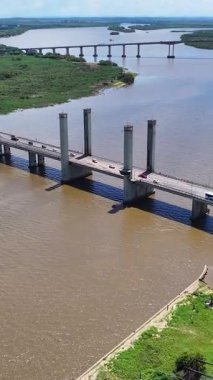 Porto Alegre Brezilya. Rio Grande Do Sul Brezilya 'daki Porto Alegre' de Kablo Kaldı Köprüsü. Trafik Kenti. Highway Yolu. Köprü manzarası. Rio Grande Do Sul Brezilya 'daki Porto Alegre' de Kablolu Kalan Köprü.